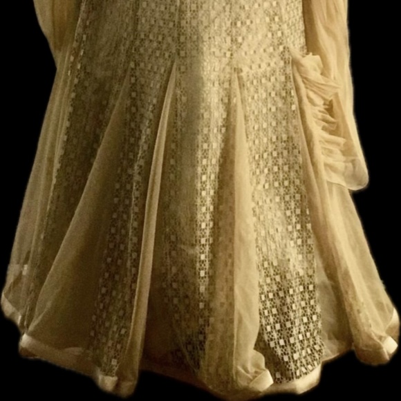 Gown Custom Made Size 2/4 - Picture 8 of 8